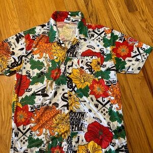Chicago White Sox Hawaiian-Themed button up shirt….size medium